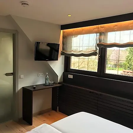 Jauch's Loewen Hotel-restaurant Hotel