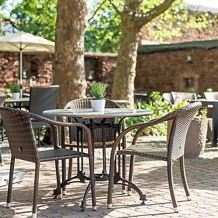 Jauch's Loewen Hotel-restaurant Hotel *